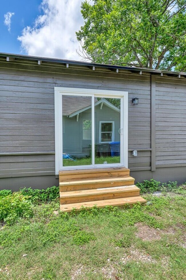 Building Photo - Well-maintained 4BD/2BA Home in Waco