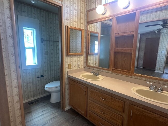 Building Photo - 2 bedroom/ 2 bath manufactured home