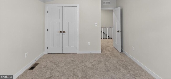 Building Photo - 2542 VERONA Pl