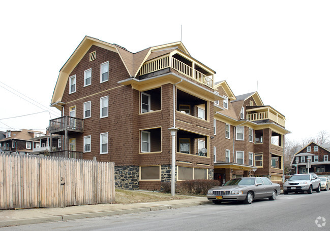 Building Photo - Roslyn Apartments