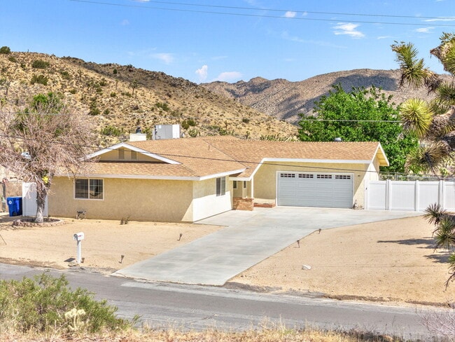 Primary Photo - 56034 Desert Gold Dr
