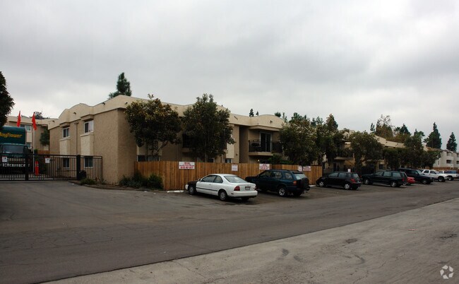 Building Photo - Helix De Oro Condos