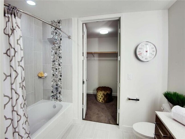 Building Photo - 312 Bowie St