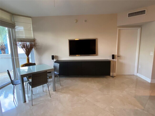 Building Photo - 333 Las Olas Way