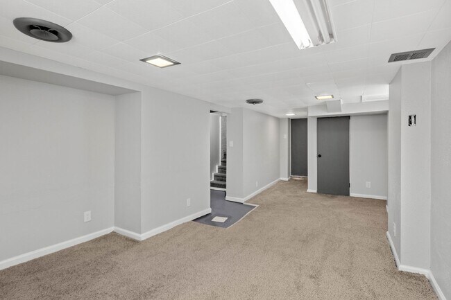 Building Photo - 2802 C St