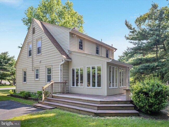 Building Photo - 301 Wood Ave