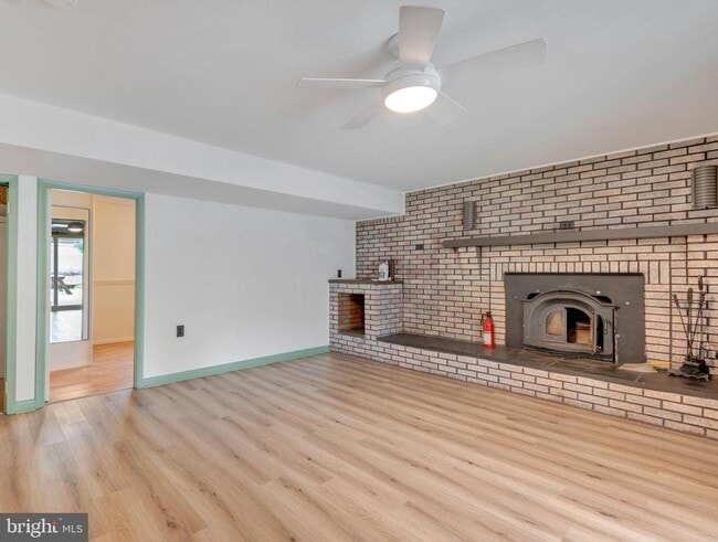 Building Photo - 852 Birchwood Ct