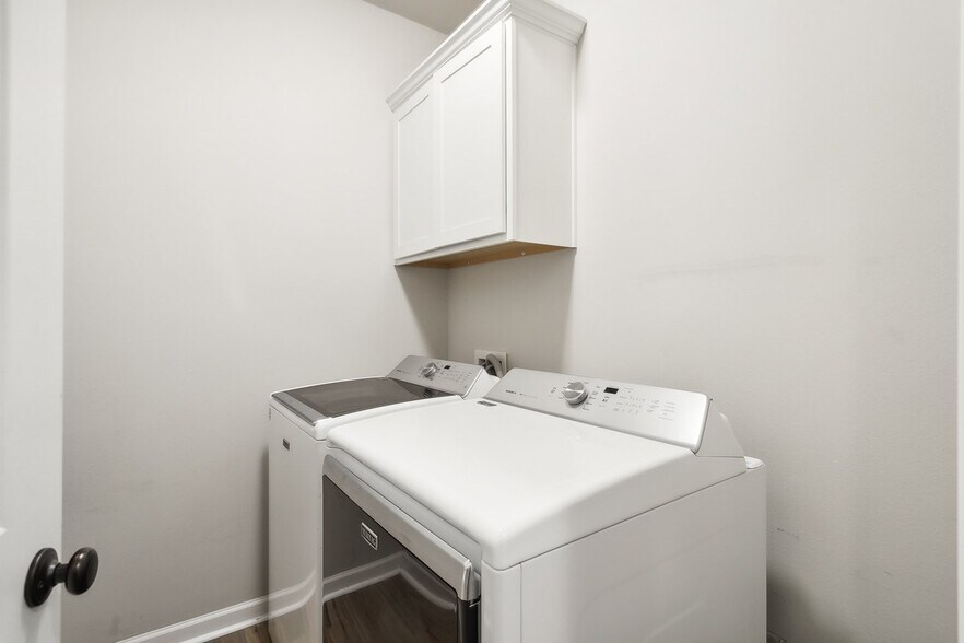 Building Photo - 60341 Sunset Oak Blvd