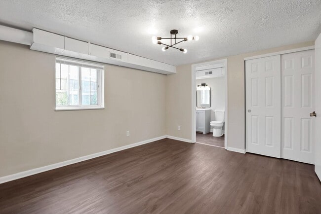 Building Photo - 3150 Vauxhall Dr
