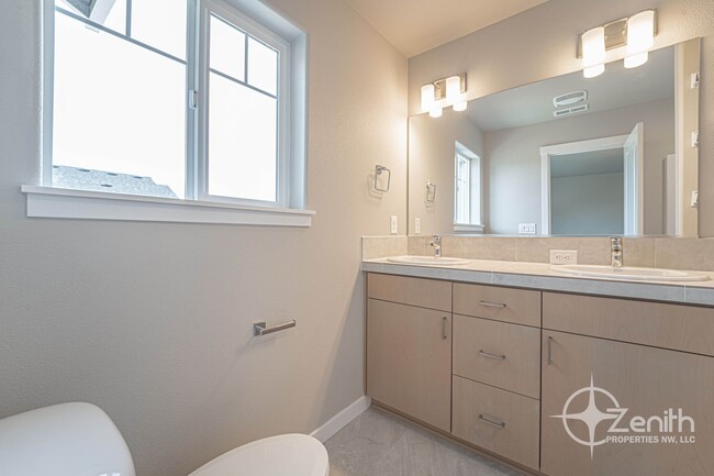 Building Photo - Elegant 2024 Built 3 Bedroom Vancouver Hom...