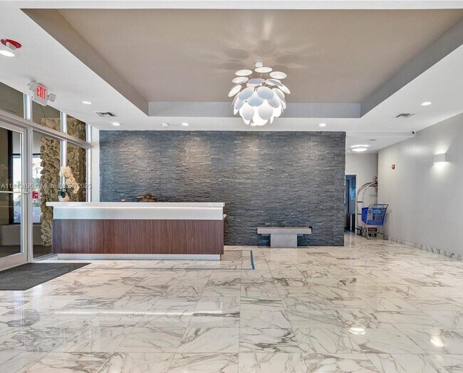 Building Photo - 9225 Collins Ave