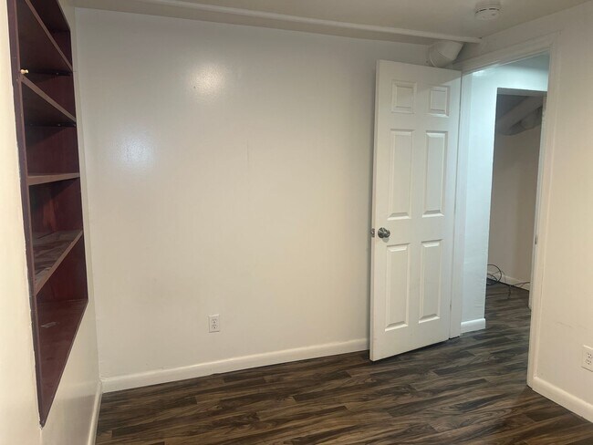 Building Photo - Vine1757