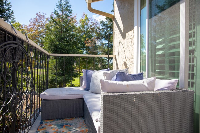 Building Photo - 1405 Kinross Ct