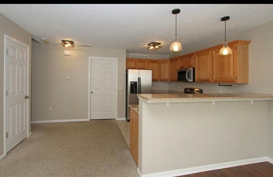 Building Photo - 6028 Glenbrook Ln