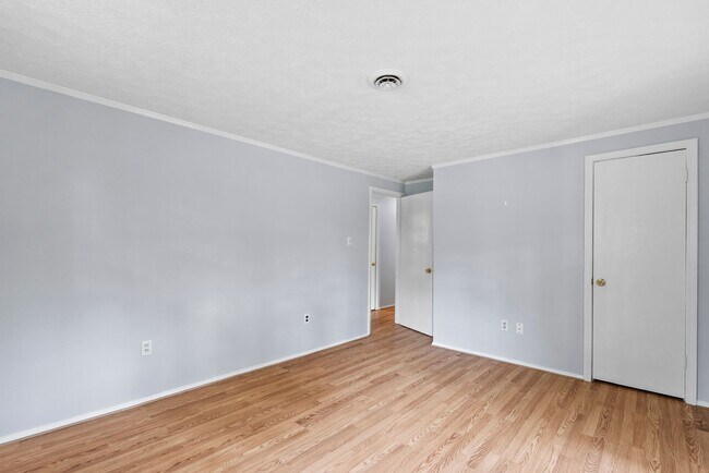 Building Photo - Updated 3-Bedroom Home on Quiet Street in Charlotte Court House!