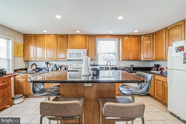 Building Photo - 449 Parker Ave