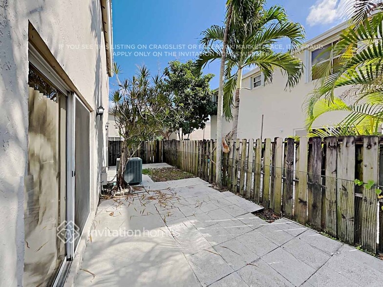 Building Photo - 4311 SW 72nd Terrace