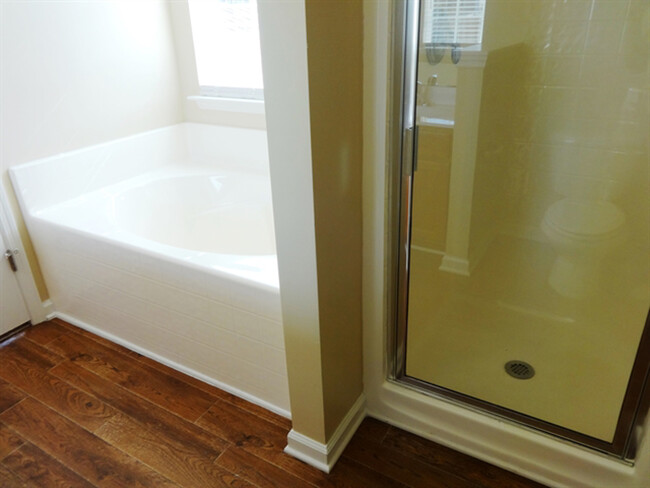 Building Photo - 621 English Oak Cir