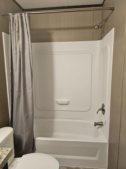 2nd Bathroom - 1136 Luna Dr