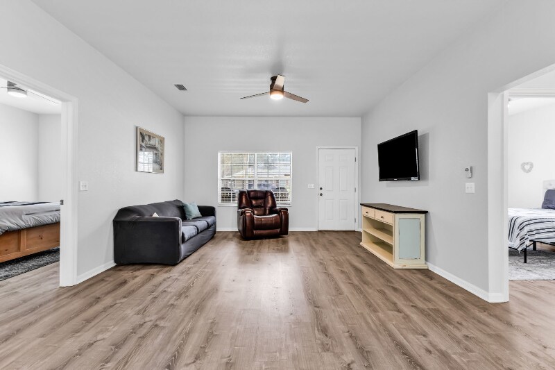 Building Photo - 1647 Red Oak Ln