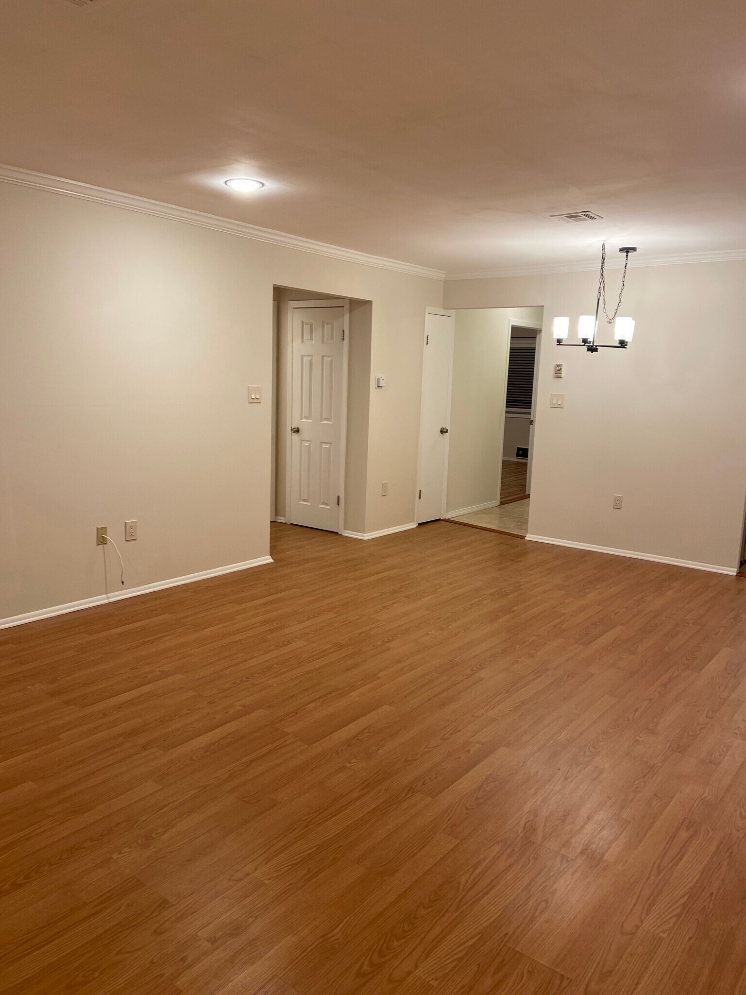 Building Photo - 180 Amberly Dr