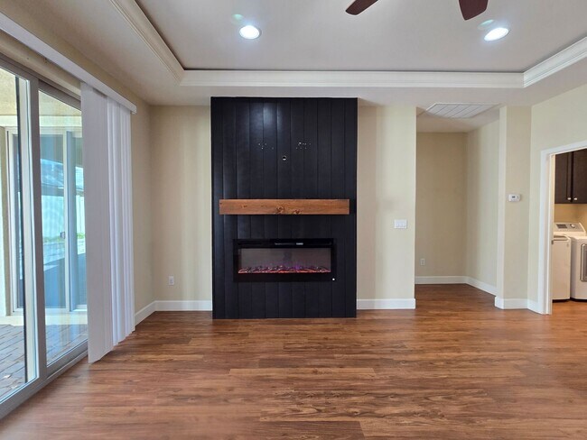 Building Photo - Executive home located on a quiet cul-de-s...