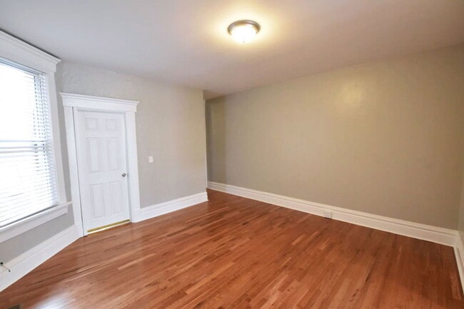 Building Photo - 2355 N High St