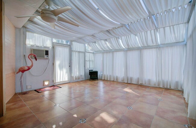 Building Photo - 1301 W Mulberry Dr