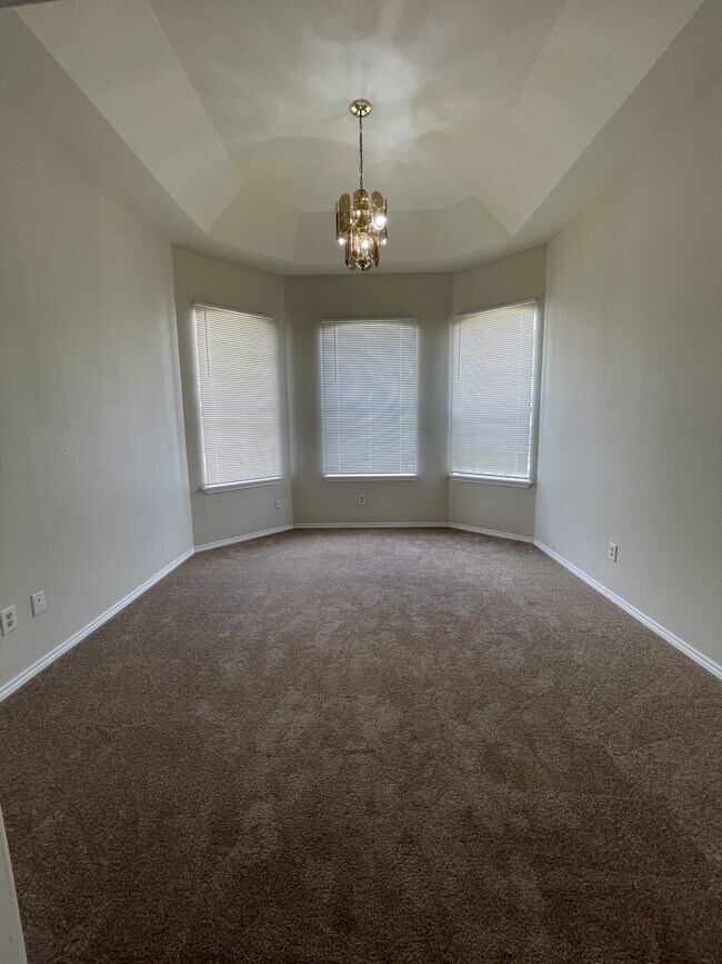 Building Photo - 1305 S James Cir