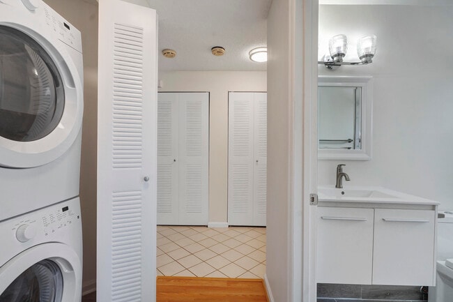 Building Photo - 6513 Via Regina