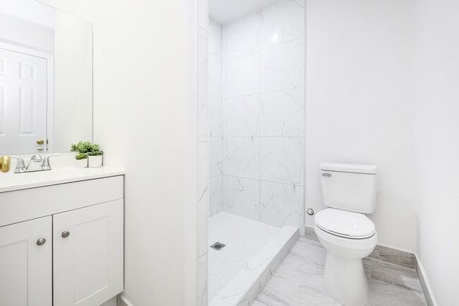 Building Photo - 1005 Andrew Ave