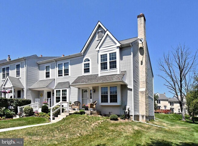 Building Photo - 2489 Hillendale Dr