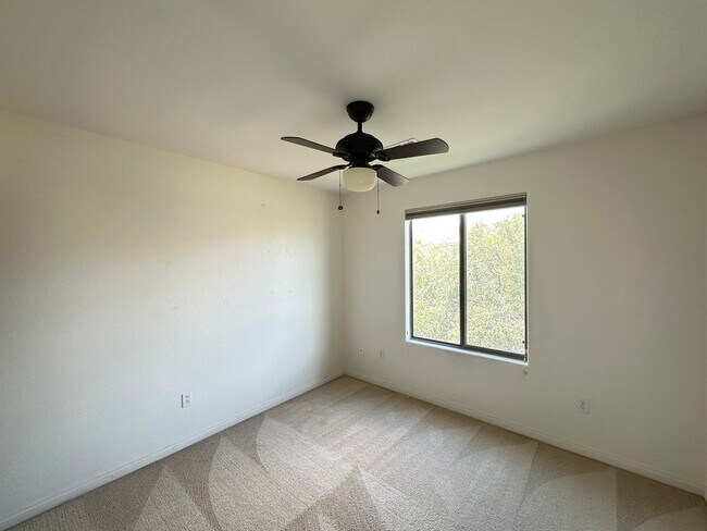 Building Photo - Summerlin Village 16 Ladera Phase 3