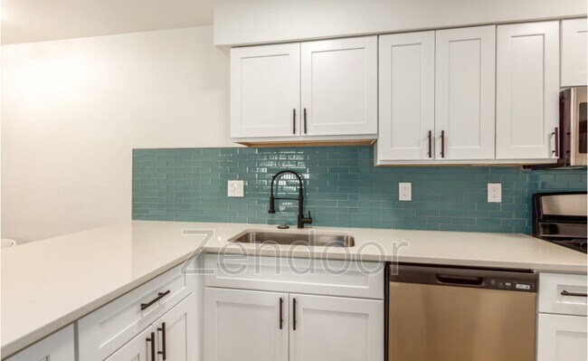 Building Photo - 302 E Monte Vista Rd