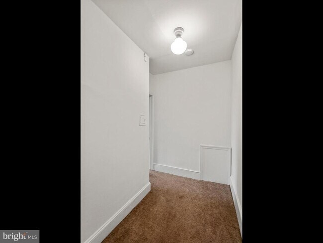 Building Photo - 318 N Matlack St