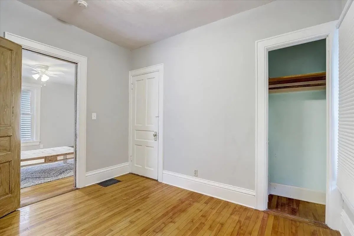 Building Photo - 2214 Winnebago St