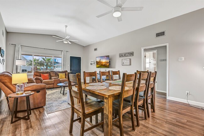 Building Photo - 21600 Zachary Dr