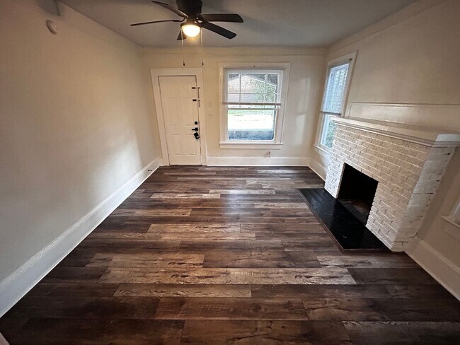 Building Photo - 2561 Rosselle St