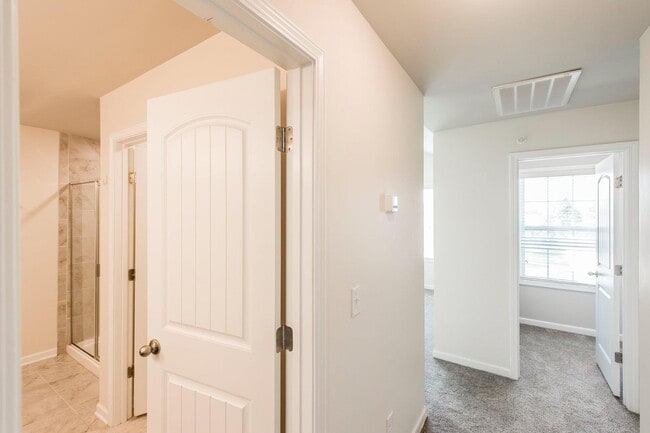 Building Photo - 342 Manor Row