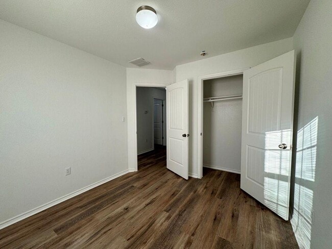 Building Photo - 15206 Walcott Dr