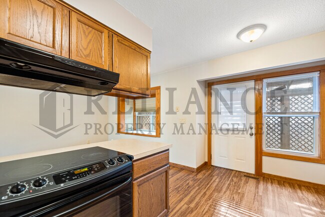 Building Photo - 1417 S Goebel Cir