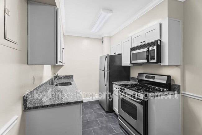 Building Photo - 922 S Washington St