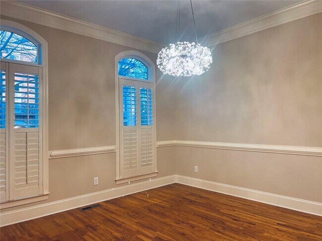 Building Photo - 144 W Ridge Way