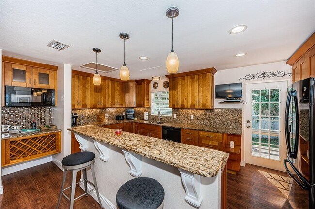 Building Photo - 13556 Bellewood Ave