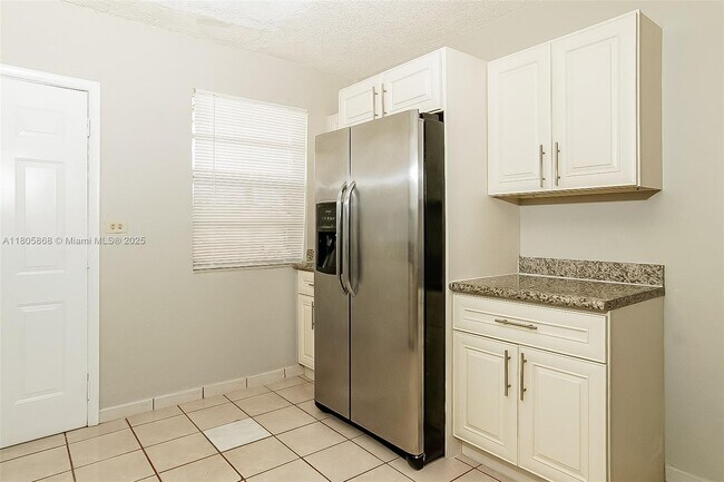 Building Photo - 16975 NE 21st Ave