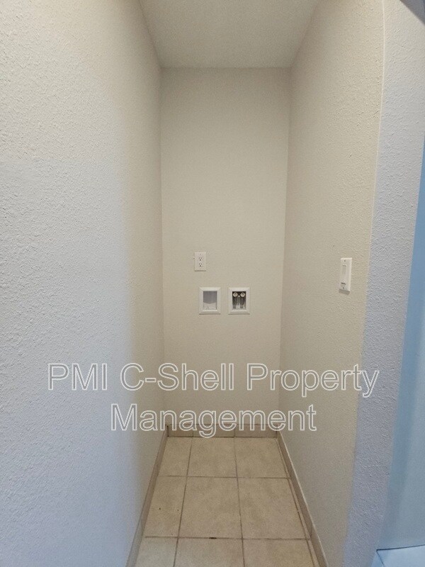 Building Photo - 3409 Green Briar Cir