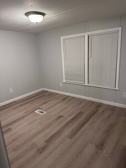 Building Photo - 546 Burnett Dr