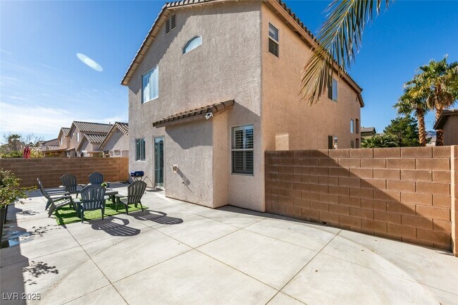 Building Photo - 4624 Swaying Palms Dr