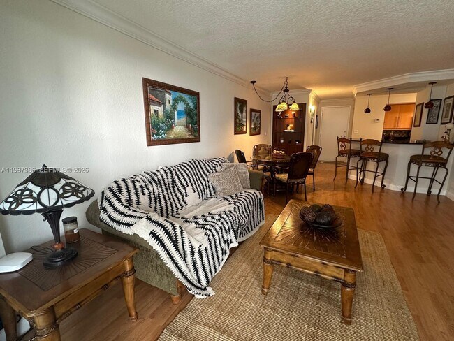 Building Photo - 6917 Collins Ave