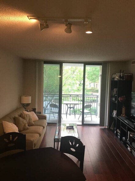 Gorgeous 2nd floor garden view!! - 11710 Old Georgetown Rd